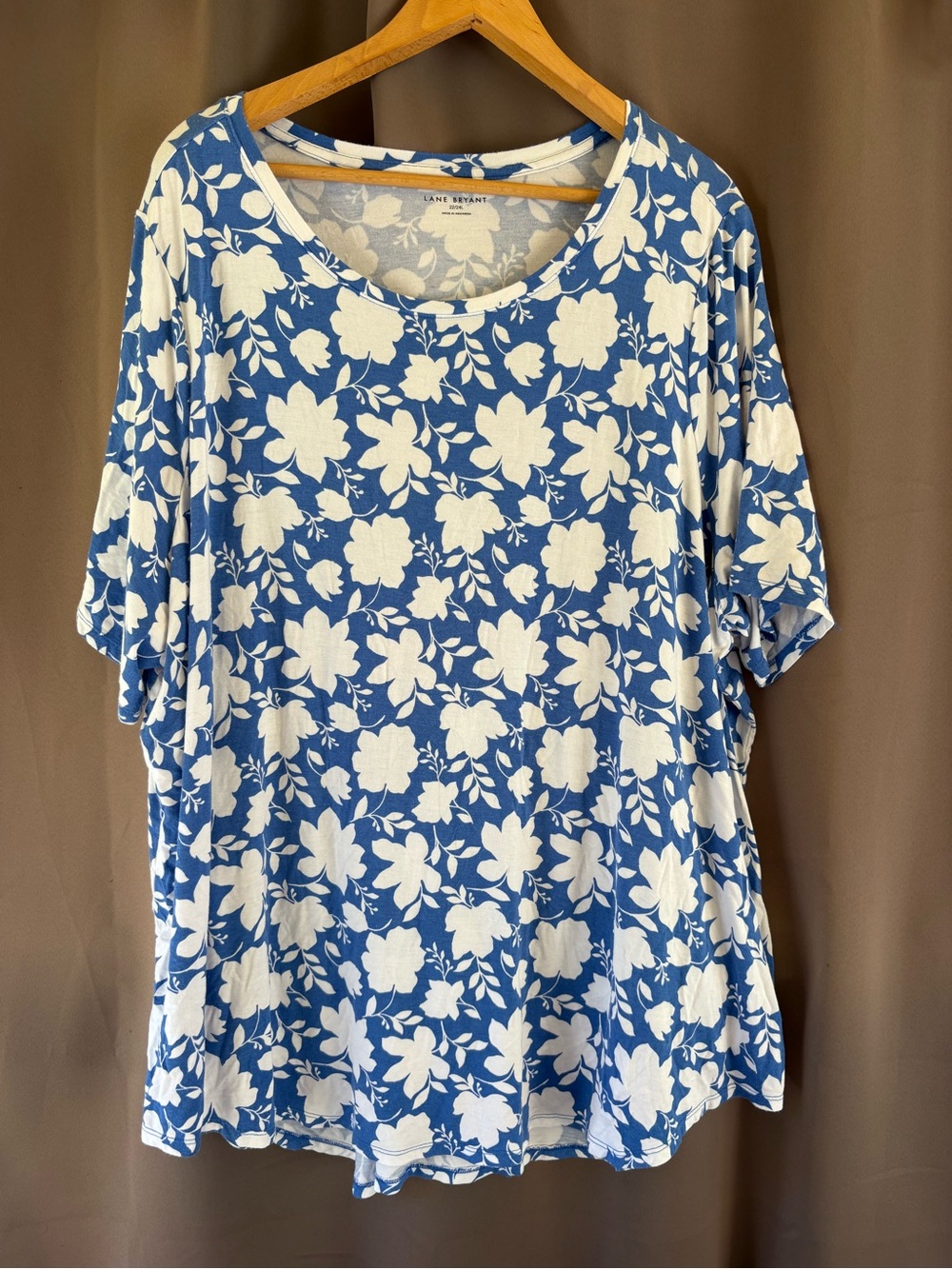Lane Bryant Blue & White Floral Scoop Neck Tee